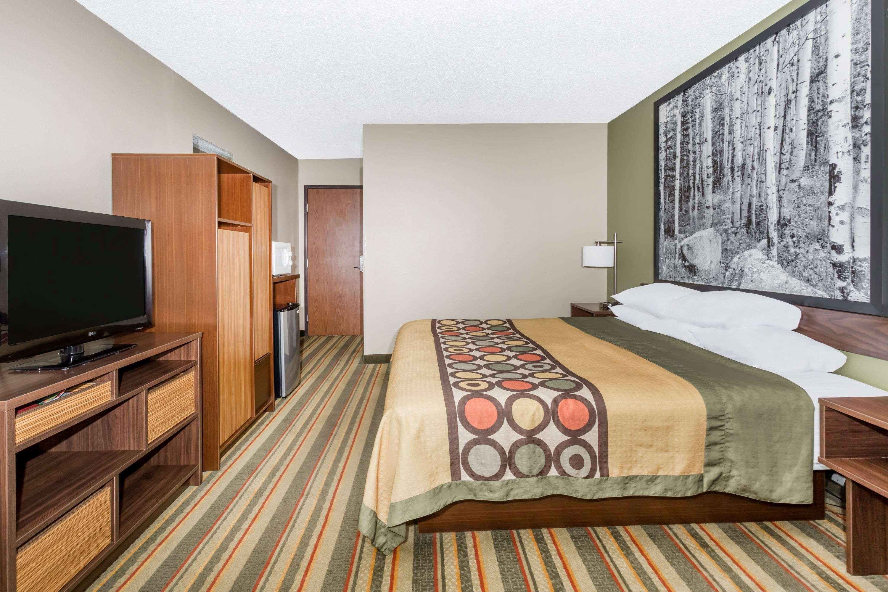 ซูเปอร์ 8 บาย วินด์แฮม มอนโทรส Motel มองโทรส ภายนอก รูปภาพ