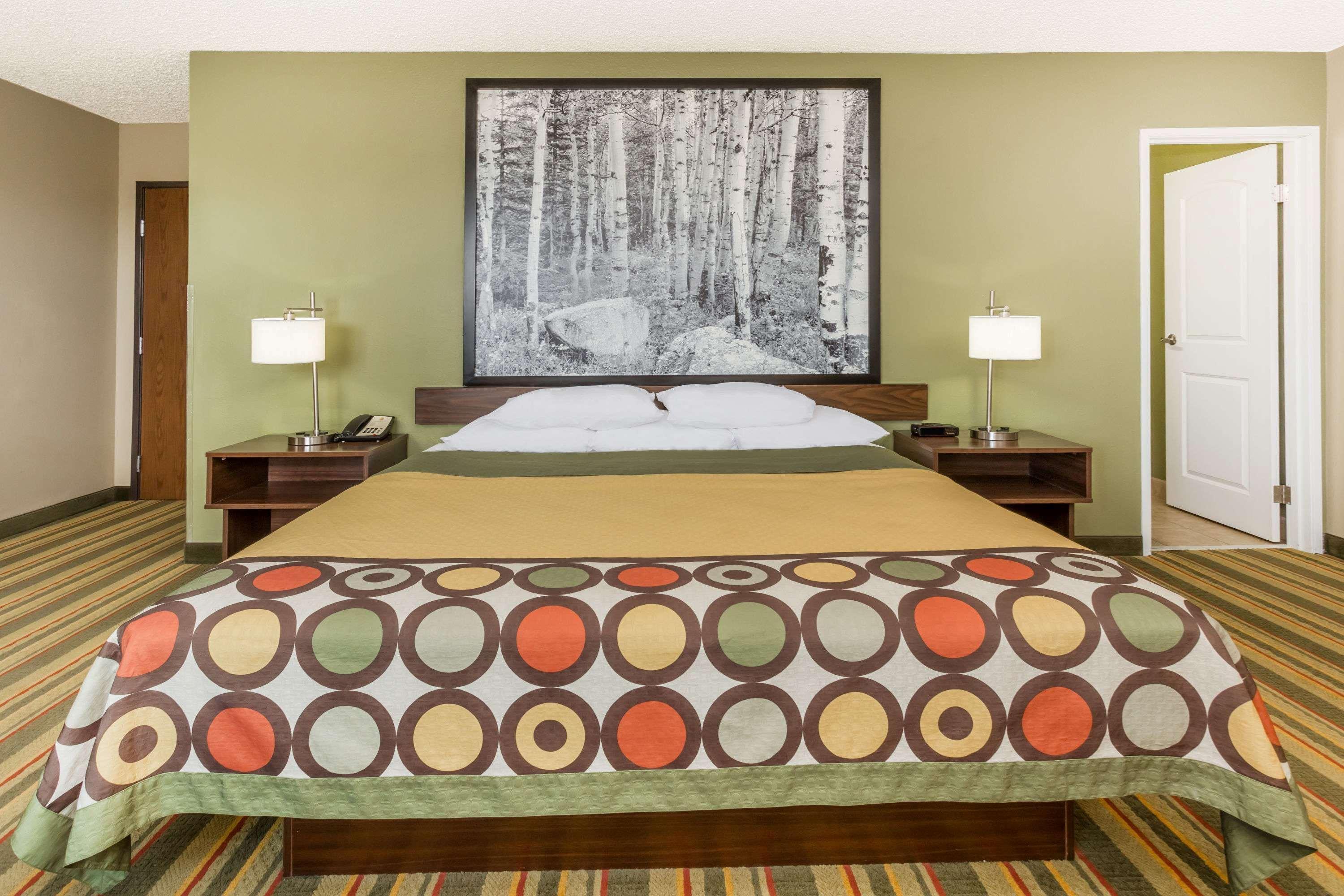 ซูเปอร์ 8 บาย วินด์แฮม มอนโทรส Motel มองโทรส ภายนอก รูปภาพ