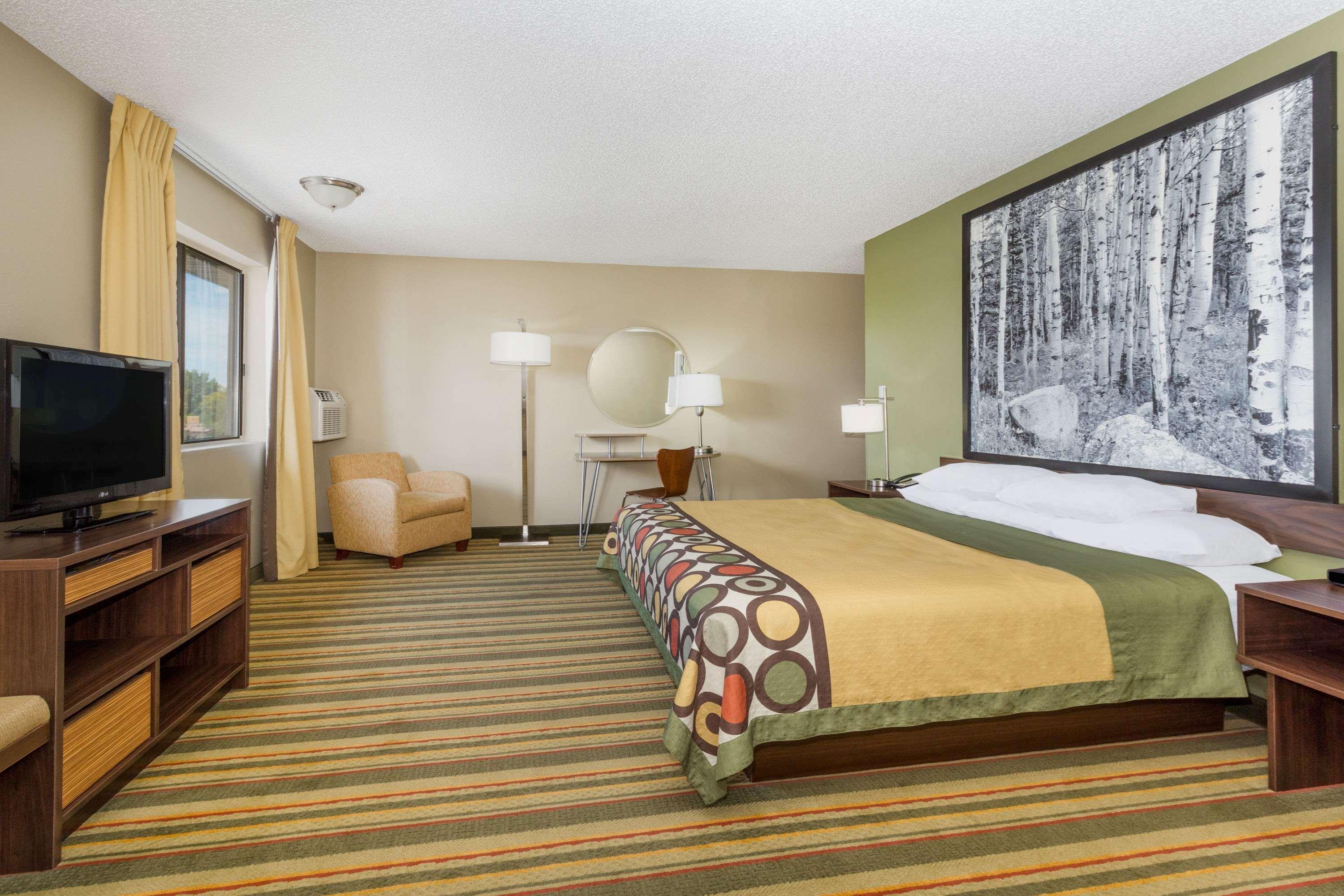 ซูเปอร์ 8 บาย วินด์แฮม มอนโทรส Motel มองโทรส ภายนอก รูปภาพ