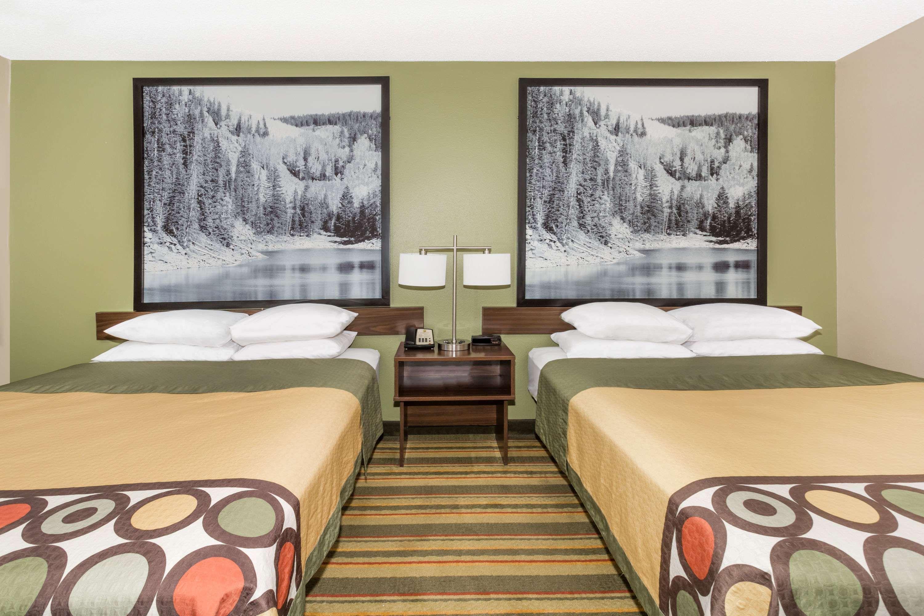 ซูเปอร์ 8 บาย วินด์แฮม มอนโทรส Motel มองโทรส ภายนอก รูปภาพ