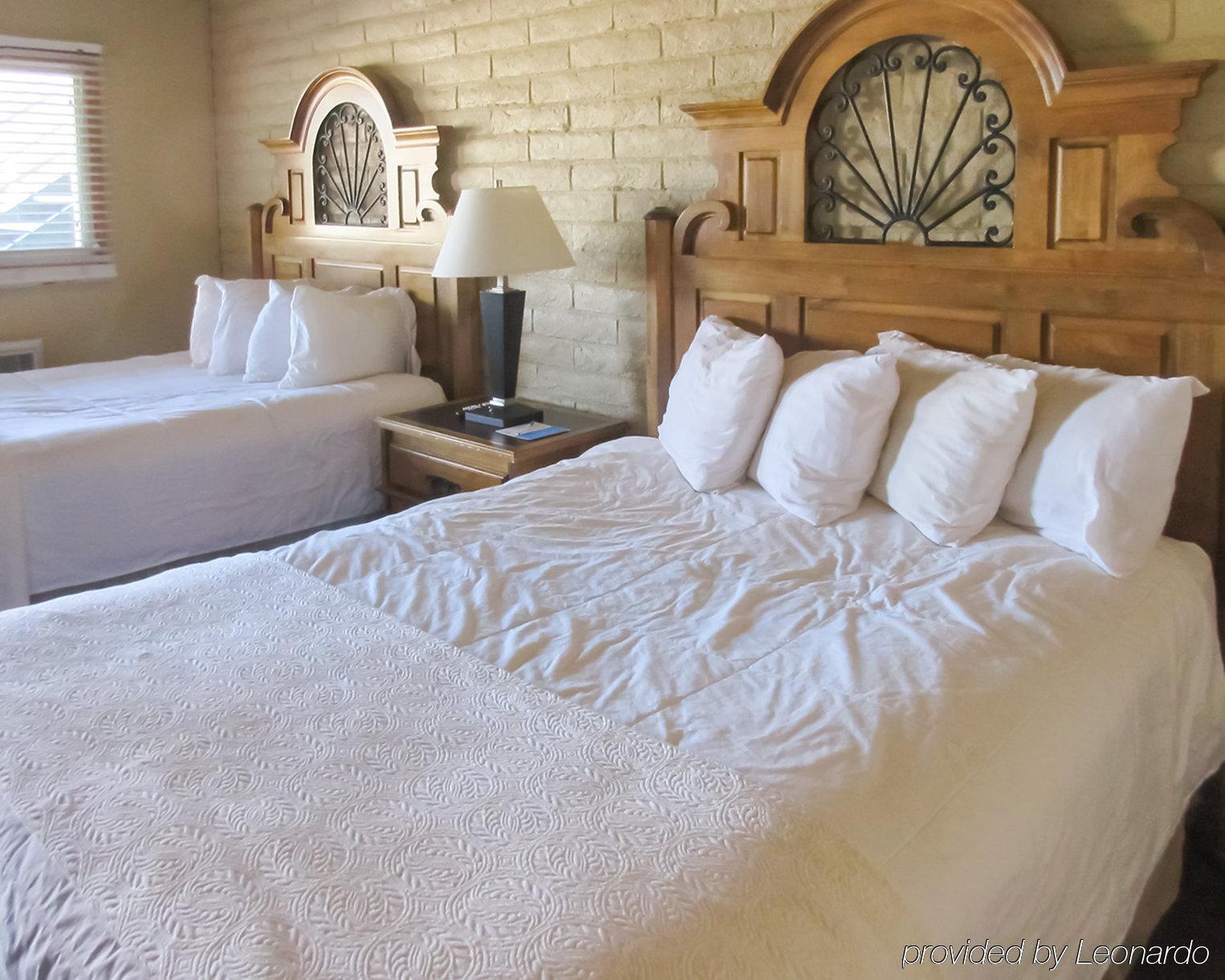 ซูเปอร์ 8 บาย วินด์แฮม มอนโทรส Motel มองโทรส ภายนอก รูปภาพ