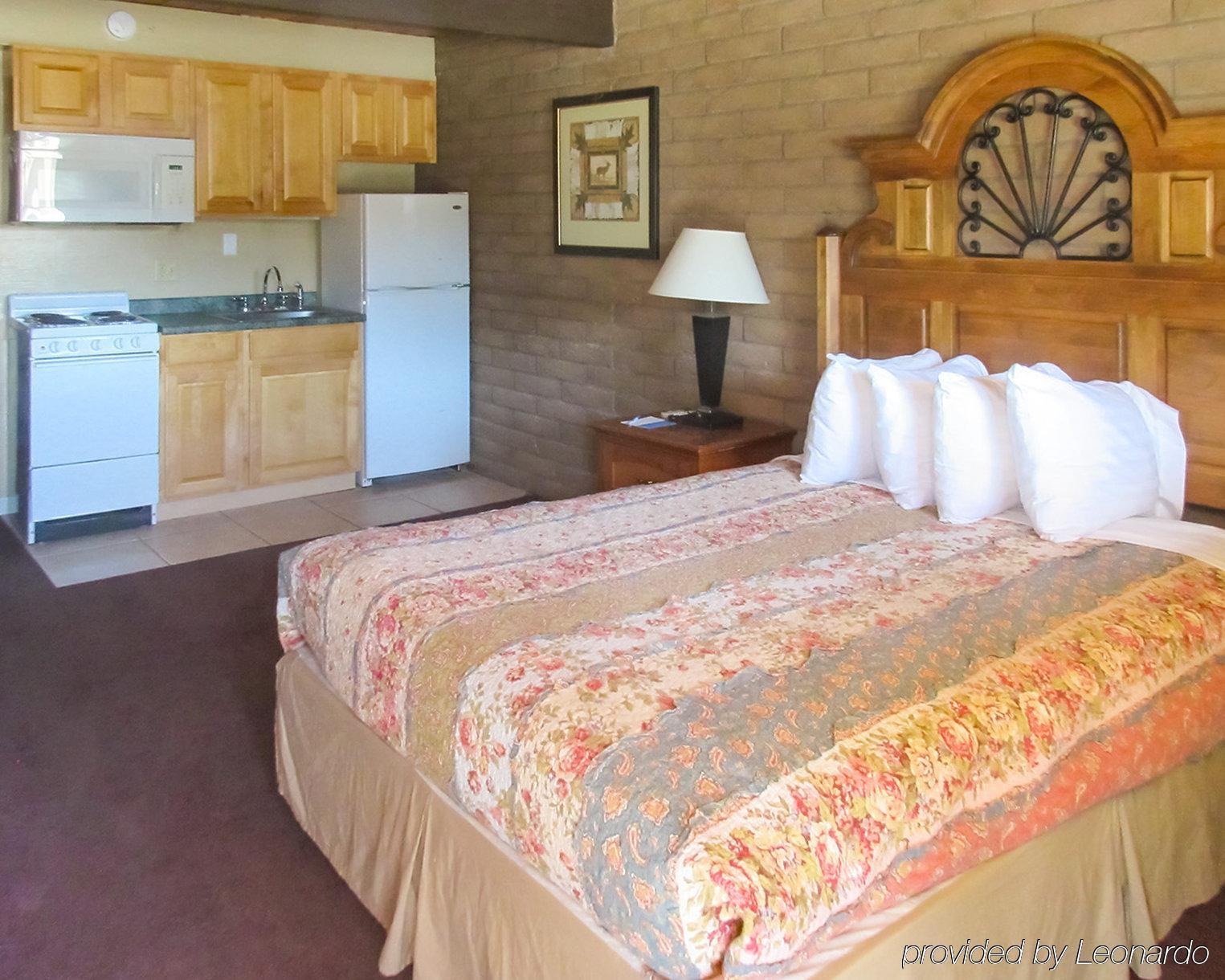 ซูเปอร์ 8 บาย วินด์แฮม มอนโทรส Motel มองโทรส ภายนอก รูปภาพ