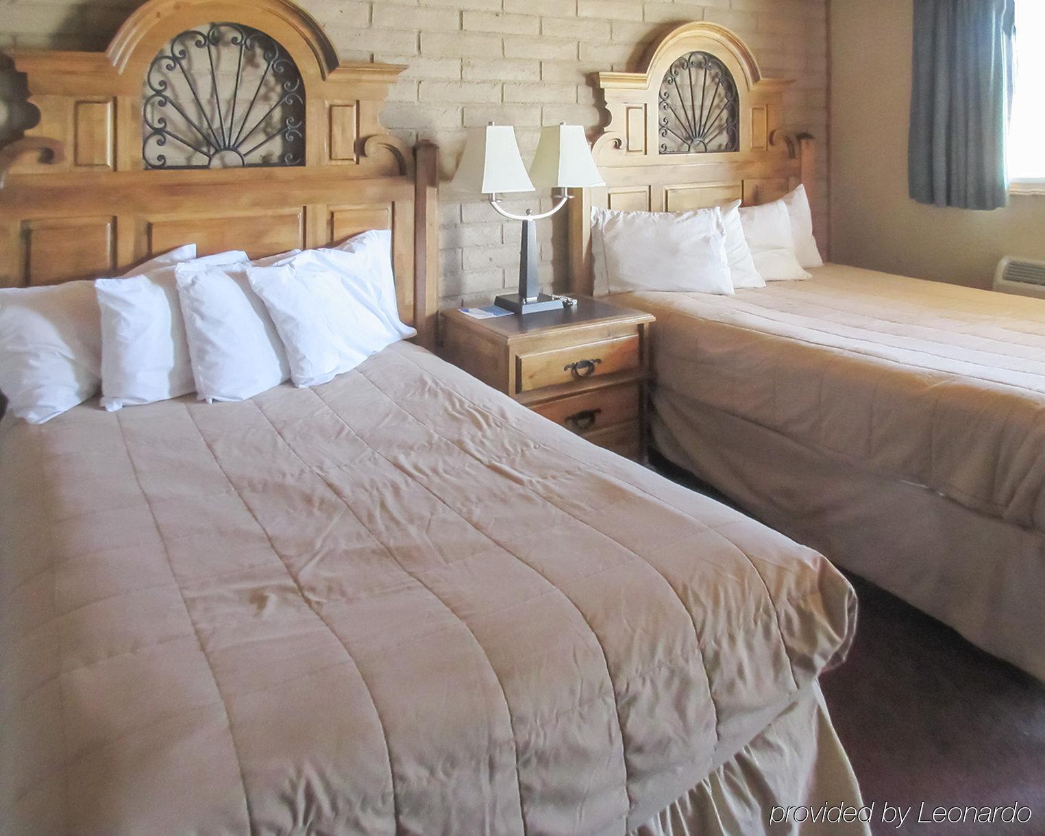 ซูเปอร์ 8 บาย วินด์แฮม มอนโทรส Motel มองโทรส ภายนอก รูปภาพ