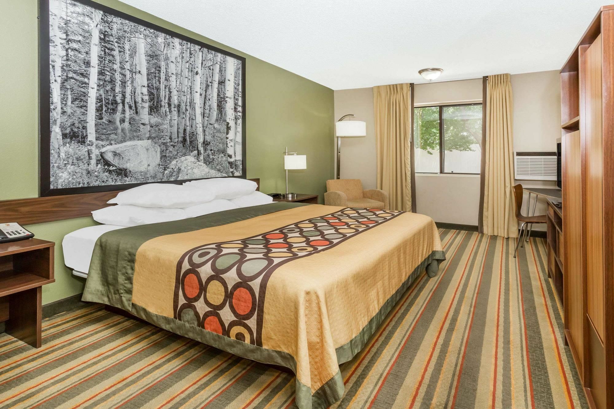 ซูเปอร์ 8 บาย วินด์แฮม มอนโทรส Motel มองโทรส ภายนอก รูปภาพ